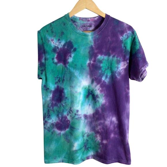 Gildan Other - Classic Tie Dye summer space T Shirt half Green Purple Med